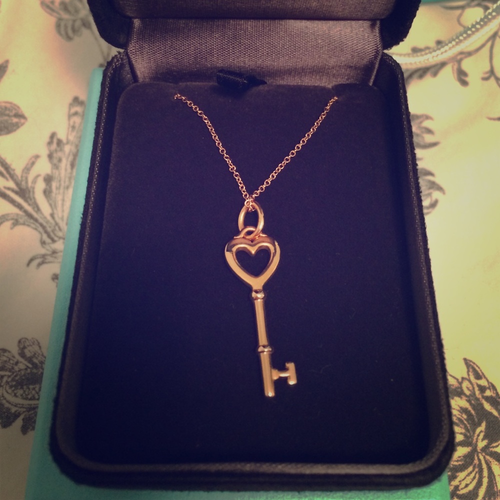 🍾 Tiffany &Co. Key pendent and necklace